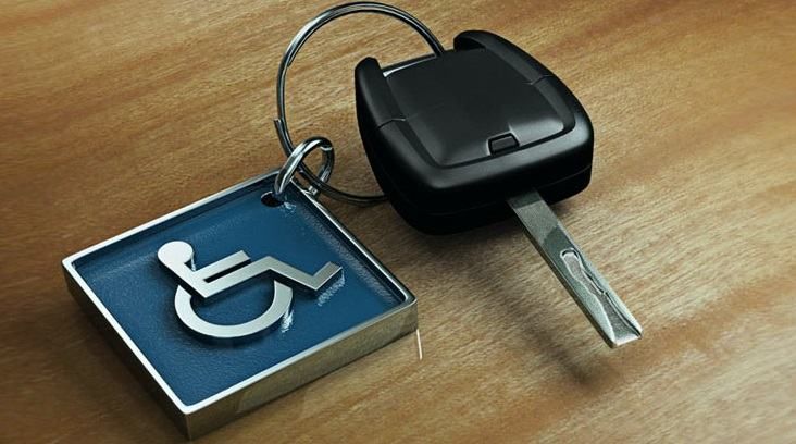 chave e chaveiro de pessoa com deficiência