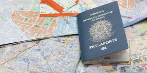 mapas e passaporte