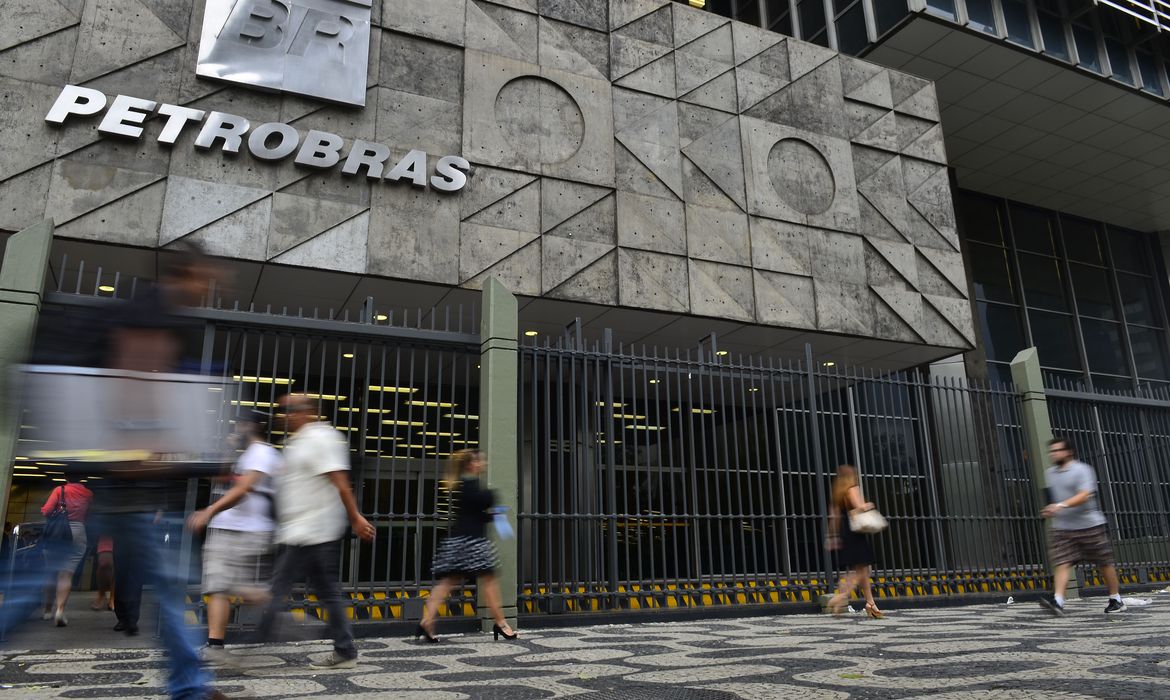 Aumento do combustível: Março começou e a Petrobras já confirma novo aumento!