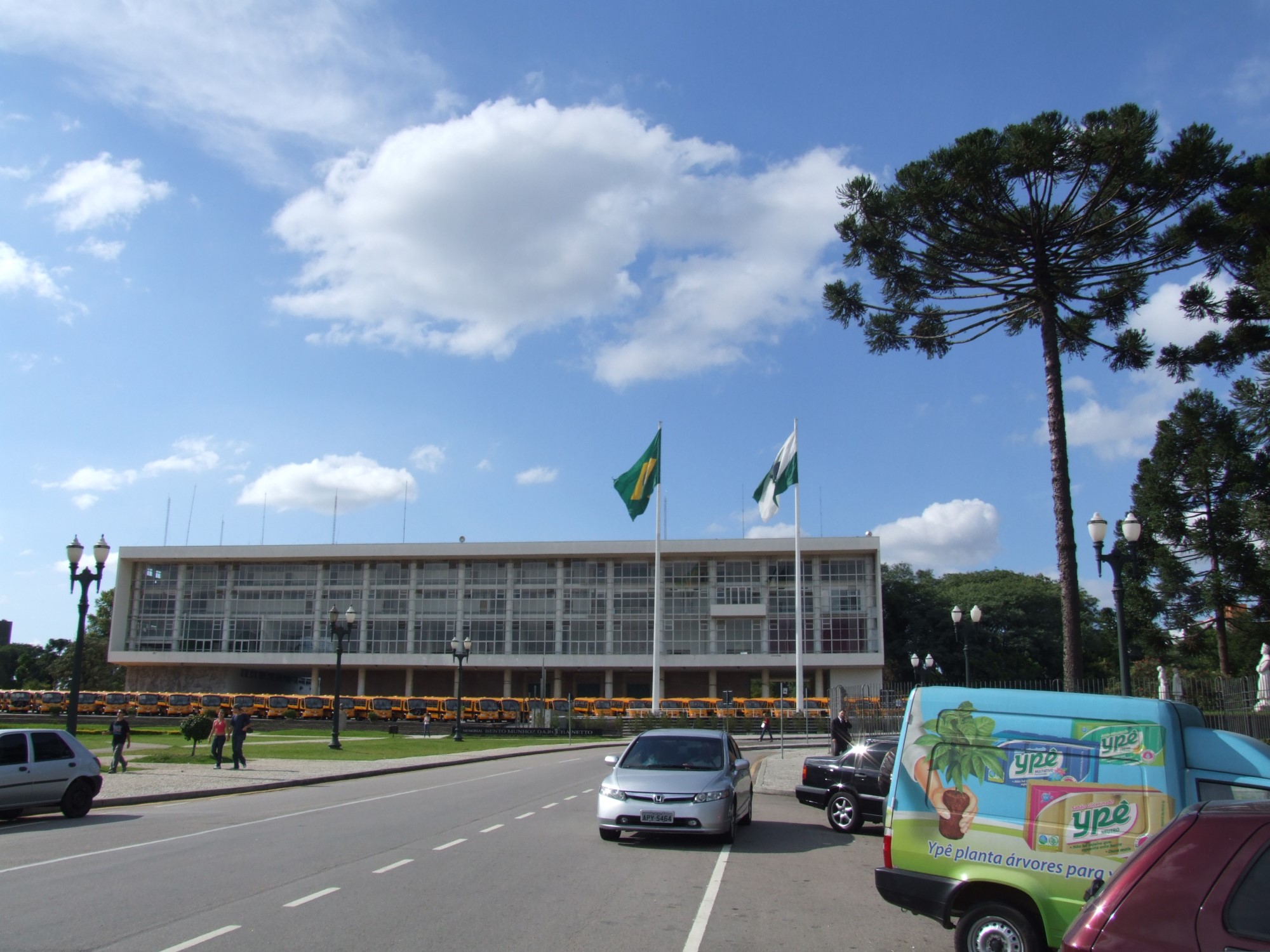 Governo do Paraná lança pacote de medidas para auxiliar empresas e cidadãos