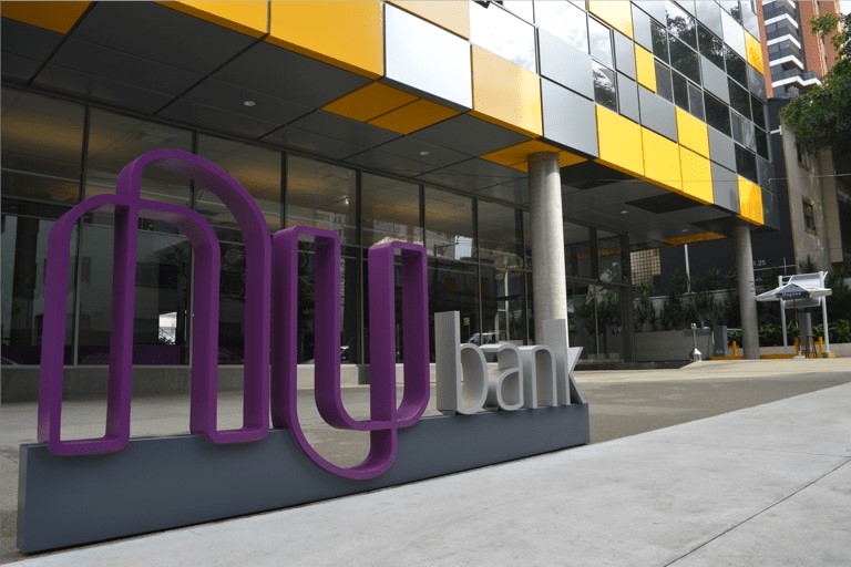 Nubank é eleito o melhor banco do Brasil pelo 3º ano consecutivo em pesquisa da Forbes