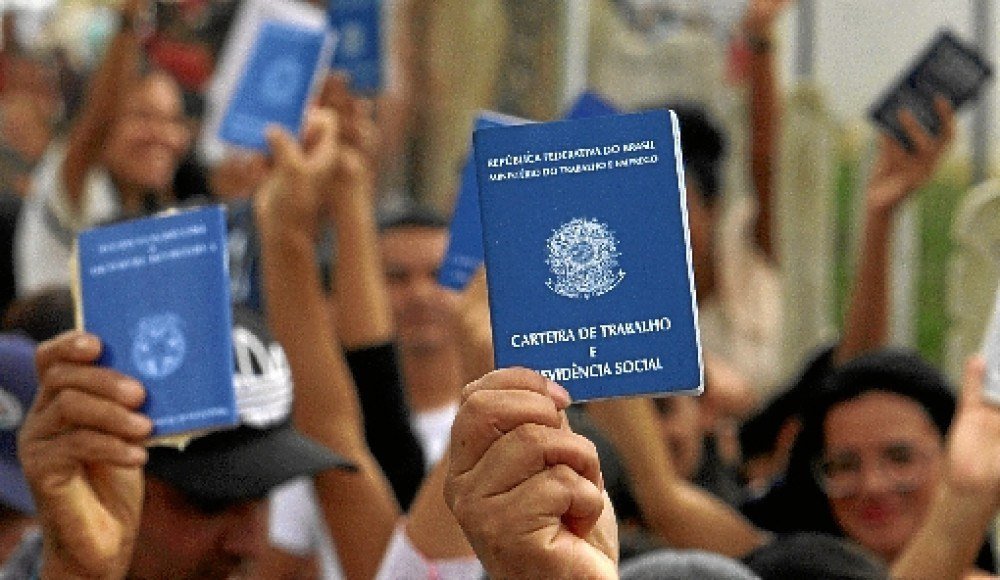 Alta no desemprego bate recorde de 14,8 milhões e faz renda do brasileiro recuar em R$12 bilhões Alta no desemprego bate recorde de 14,8 milhões e faz renda do brasileiro recuar em R$12 bilhões
