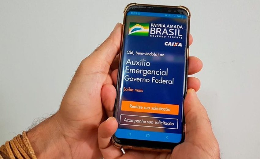 Bolsonaro diz que auxílio emergencial baixou de R$600 para R$250 "porque não há mais como se endividar"