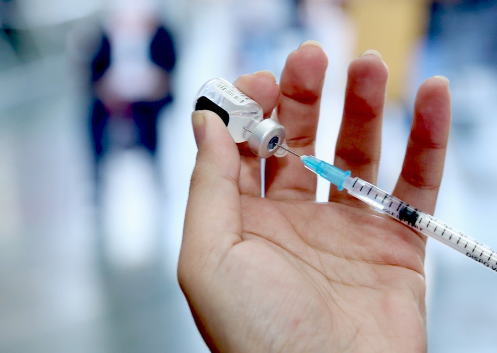 Cidades que estavam sem estoque de vacina contra covid-19 recebem novas doses