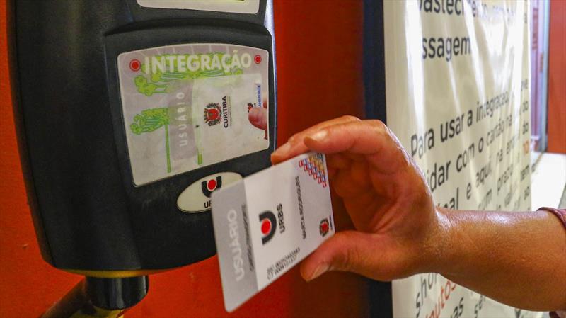 Cartão transporte de Curitiba libera compra de passagens no crédito pelo Whatsapp