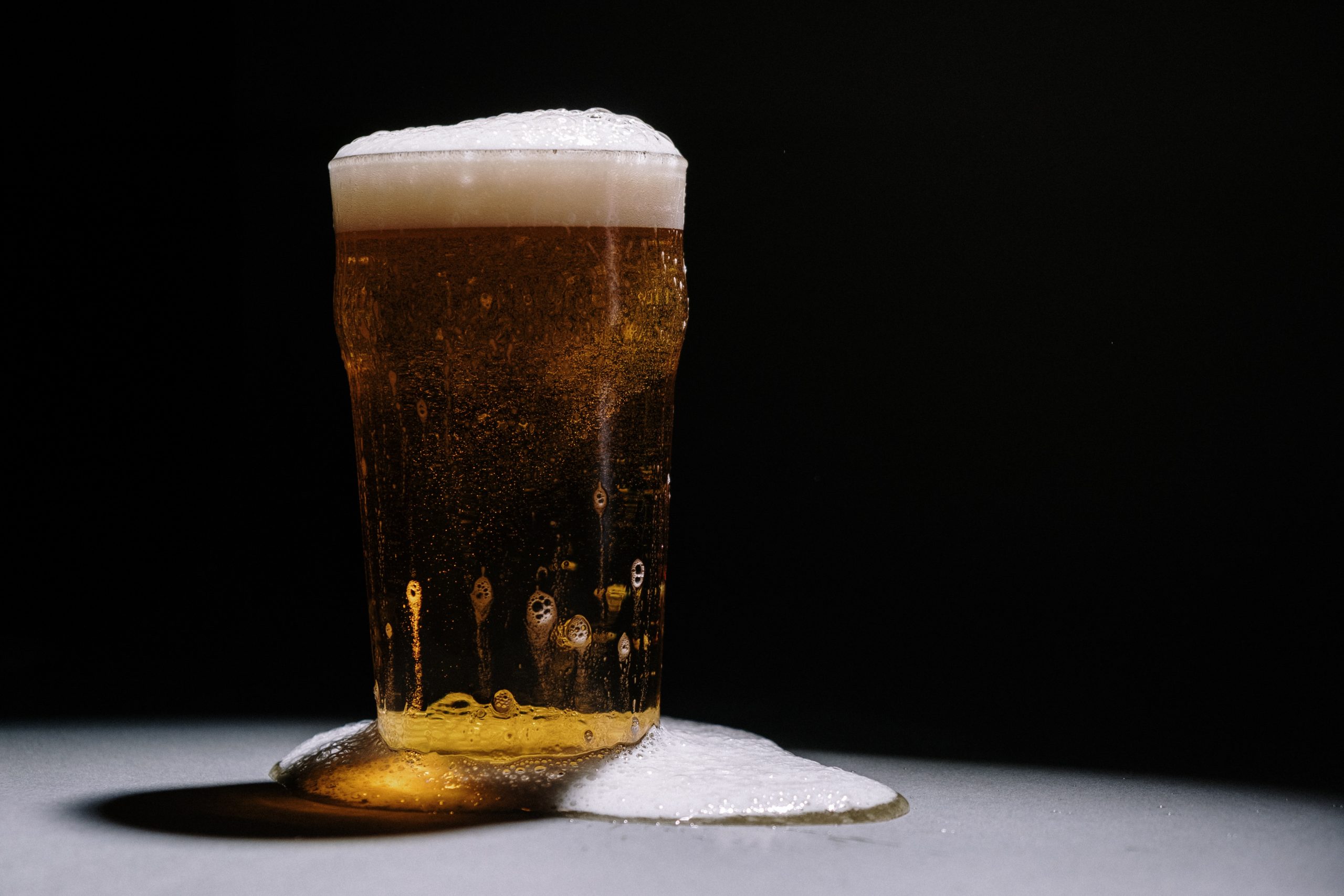Cerveja vai ficar mais cara em outubro: saiba quanto você vai pagar