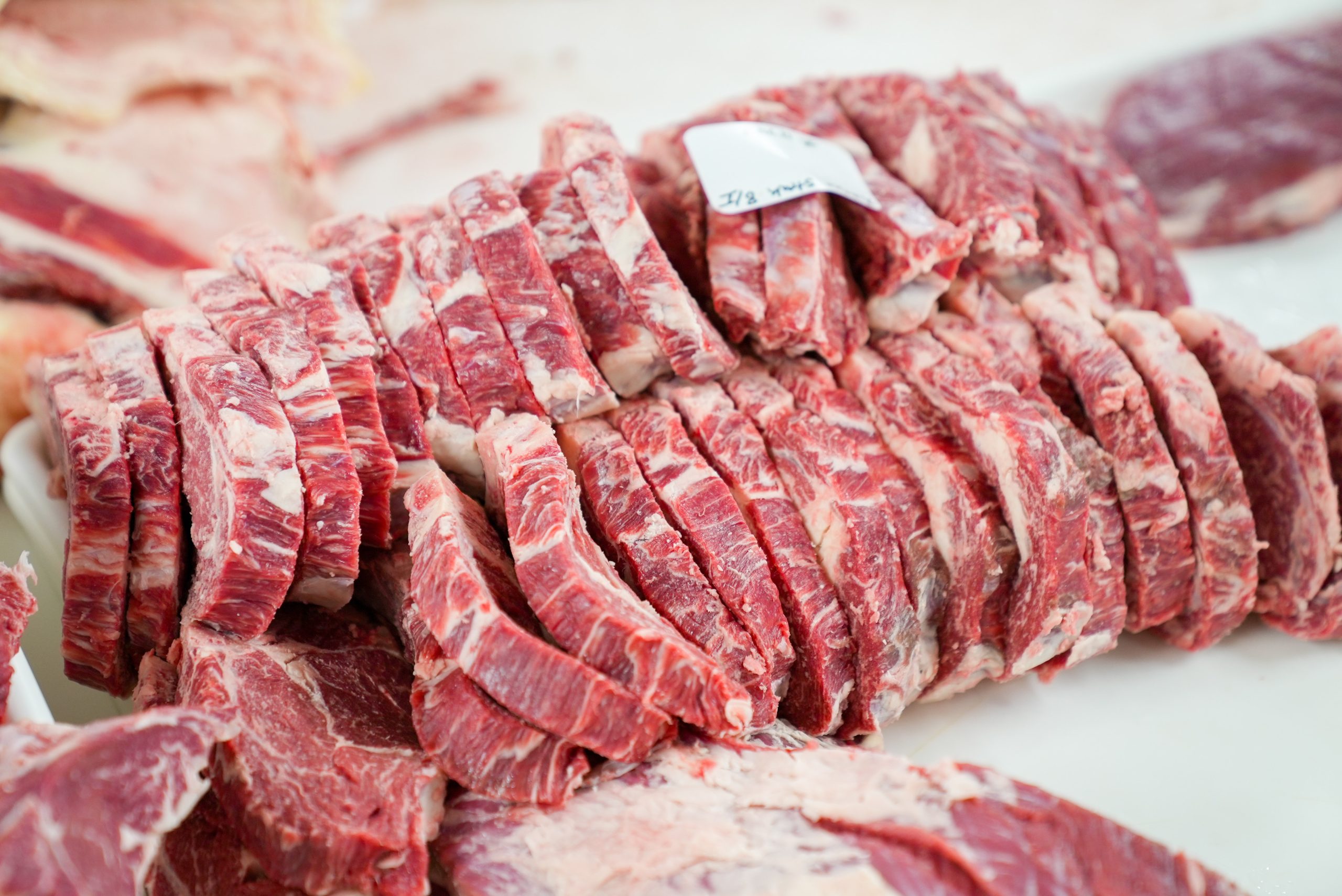 67% dos brasileiros deixaram de comprar carne vermelha