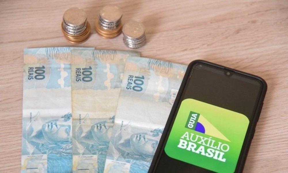 Auxílio Brasil de R$ 400 confirmado. Governo publica MP e pagamento já acontece em dezembro