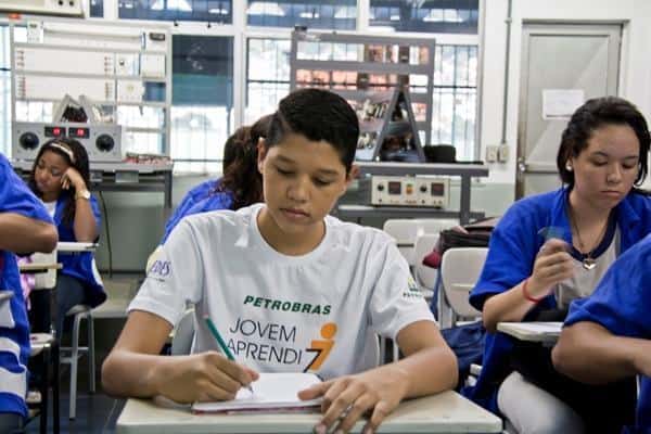 Governo Bolsonaro que fazer mudanças no Programa de Jovem Aprendiz em 2022 (Imagem: Reprodução/Jovem Aprendiz Petrobras)
