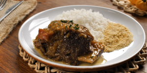 costela de panela com arroz branco