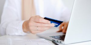 Cartão de crédito é a causa do endividamente de 72% dos consumidores; saiba como fugir das dívidas!