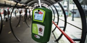 Curitiba passa a aceitar cartões de crédito e débito diretamente nos ônibus e estações tubo