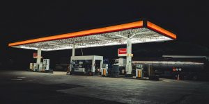 Por que o Brasil precisa comprar combustível?