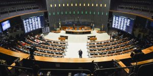 Auxílio Brasil: Câmara vota hoje um possível aumento do valor do benefício