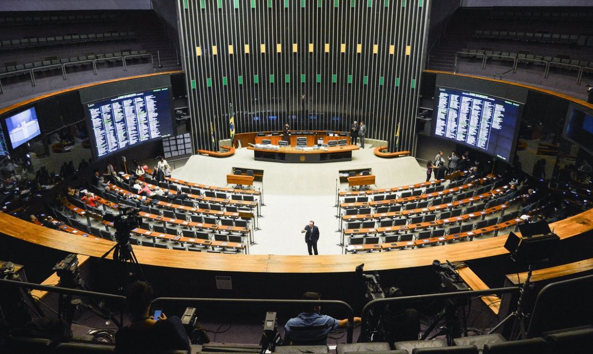 Auxílio Brasil: Câmara vota hoje um possível aumento do valor do benefício