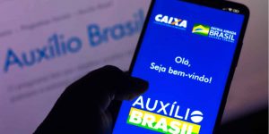 Auxílio Brasil tem mais de 1 milhão de famílias na fila; é possível agilizar o processo?