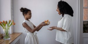 Dia das Mães: 7 dicas para evitar golpes na hora de comprar o presente