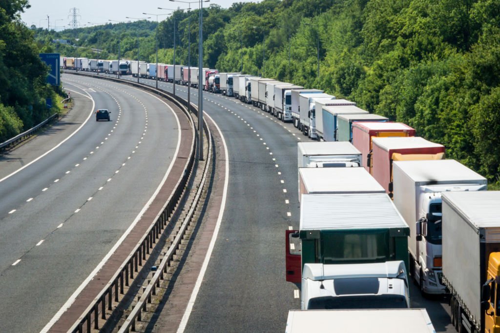 Líder dos caminhoneiros critica proposta do governo; greve pode estar a caminho (Imagem: Reprodução/iStock)