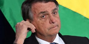 Bolsonaro promete tomar ação polêmica contra a Petrobras nesta segunda-feira (20)