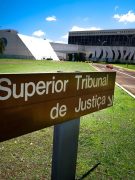 Decisão polêmica do STJ beneficia planos de saúde e afetará drasticamente a vida de clientes