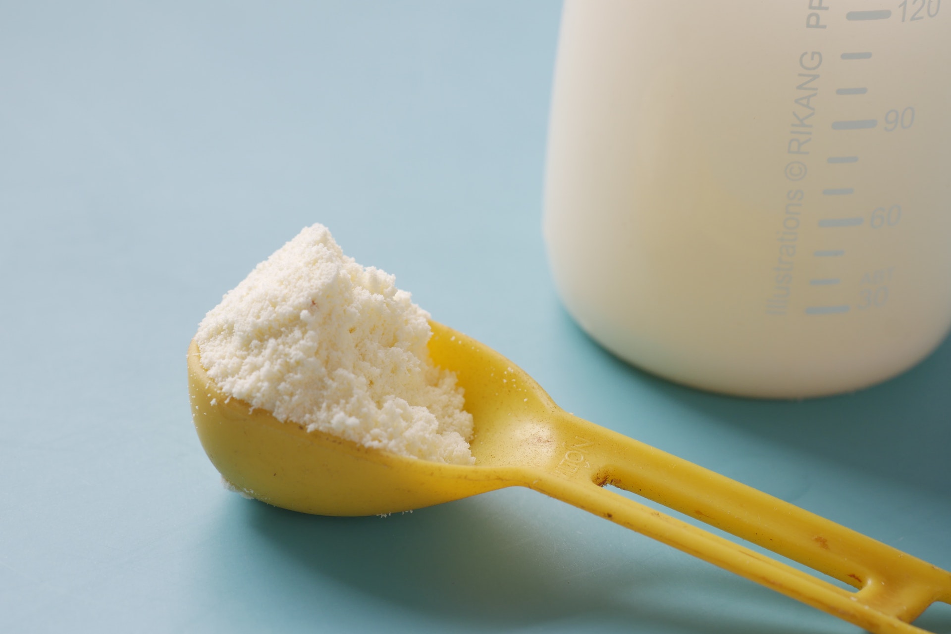 Atenção com o que você compra: composto lácteo não é leite em pó; explicamos as diferenças