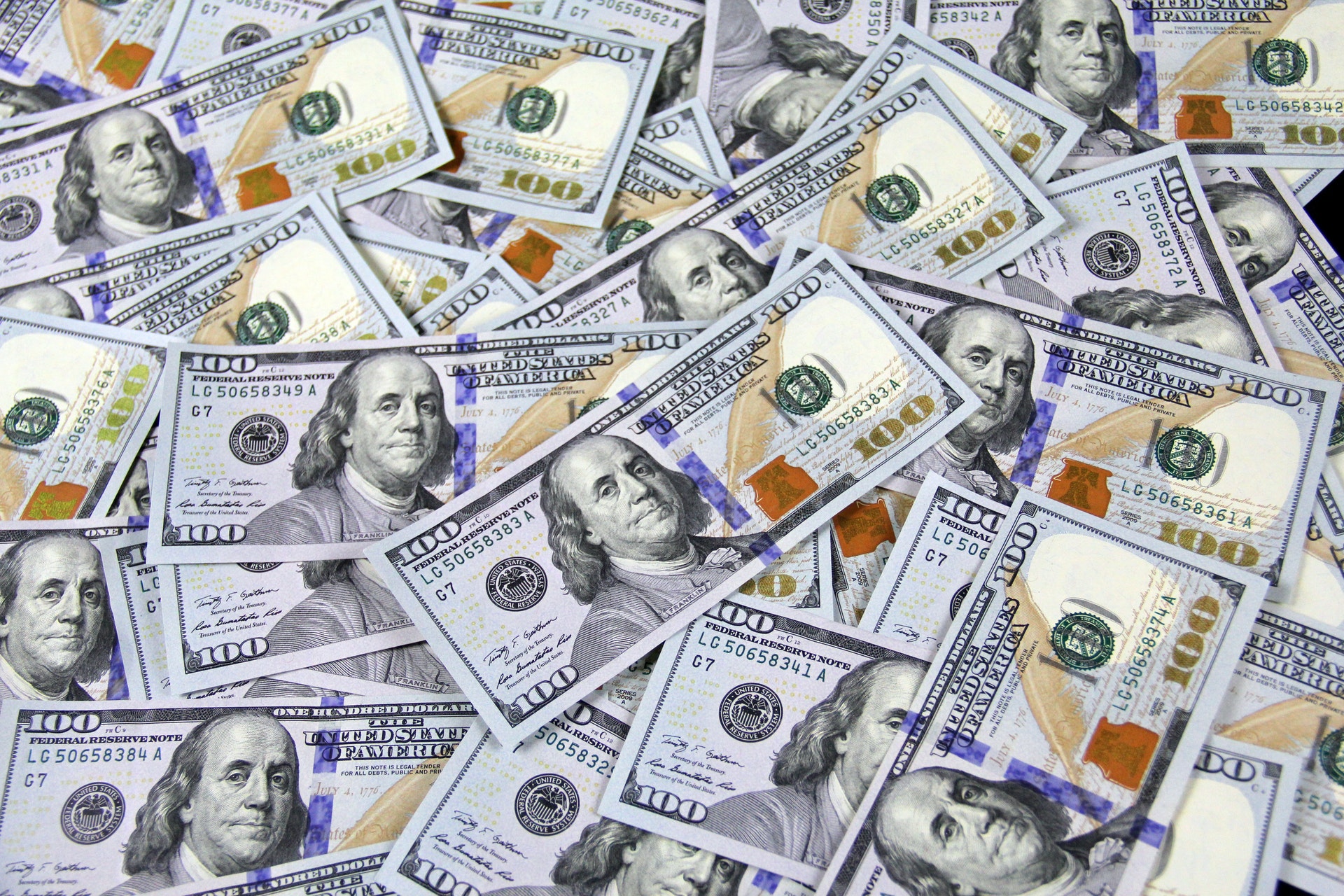 CEO americano recebeu R$ 1,6 bilhão em 2021; veja os MAIORES SALÁRIOS (Imagem: John Guccione/Pexels)