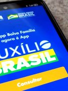 Auxílio Brasil de R$ 600 começa a ser pago; veja o calendário e quem recebe