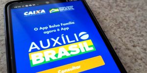 Auxílio Brasil de R$ 600 começa a ser pago; veja o calendário e quem recebe