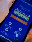 Auxílio Brasil e novo benefício são pagos nesta terça (16); veja quem recebe