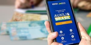 Empréstimo do Auxílio Brasil clientes destes bancos NÃO poderão contratar (Imagem: No Detalhe)