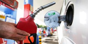 Redução no preço da gasolina NÃO CHEGA para o consumidor; entenda