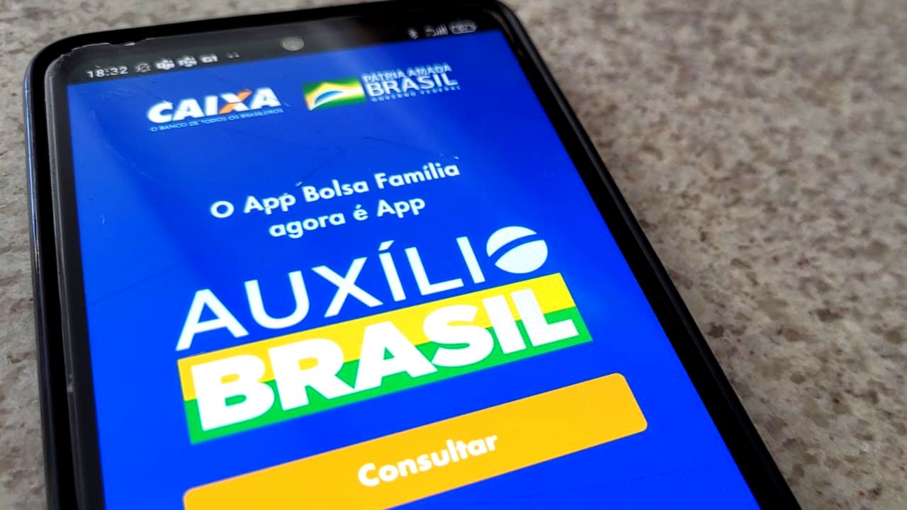 Governo promete 13º SALÁRIO do AUXÍLIO BRASIL; entenda