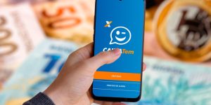 Caixa Tem segue liberando R$ 3 mil pelo aplicativo; evite ESTES erros para não deixar de receber (Imagem: No Detalhe)