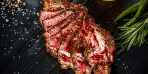 5 tipos de carne MAIS INDICADOS para o seu churrasco de domingo (e que cabem no bolso)