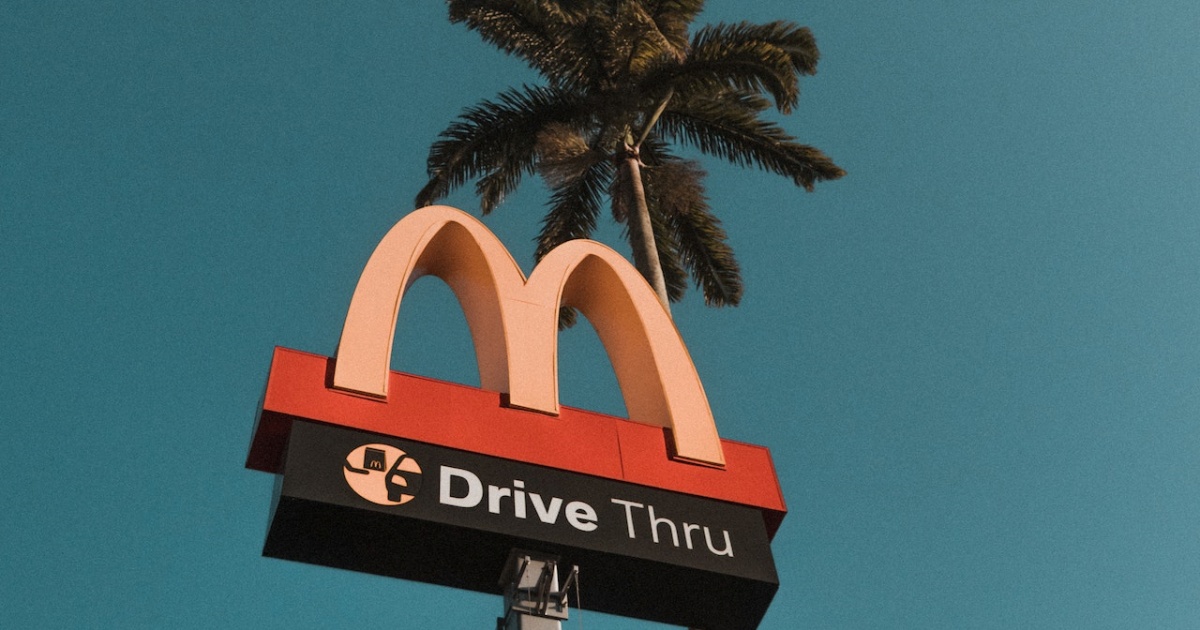 McDonalds NÃO vendia hambúrgueres? Conheça a história de fundação da rede