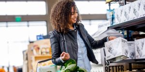 7 dicas para economizar dinheiro em suas compras de supermercado (Imagem: Boxed Water is Better/Unsplash)