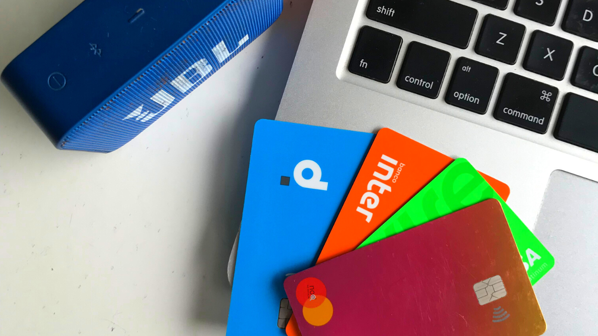 Cartões de Crédito sem anuidade: vale a pena trocar pelos tradicionais?