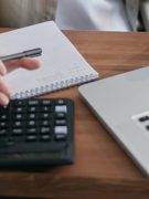 IPTU e IPVA: devo pagar à vista ou parcelado? Revelamos a forma mais vantajosa!