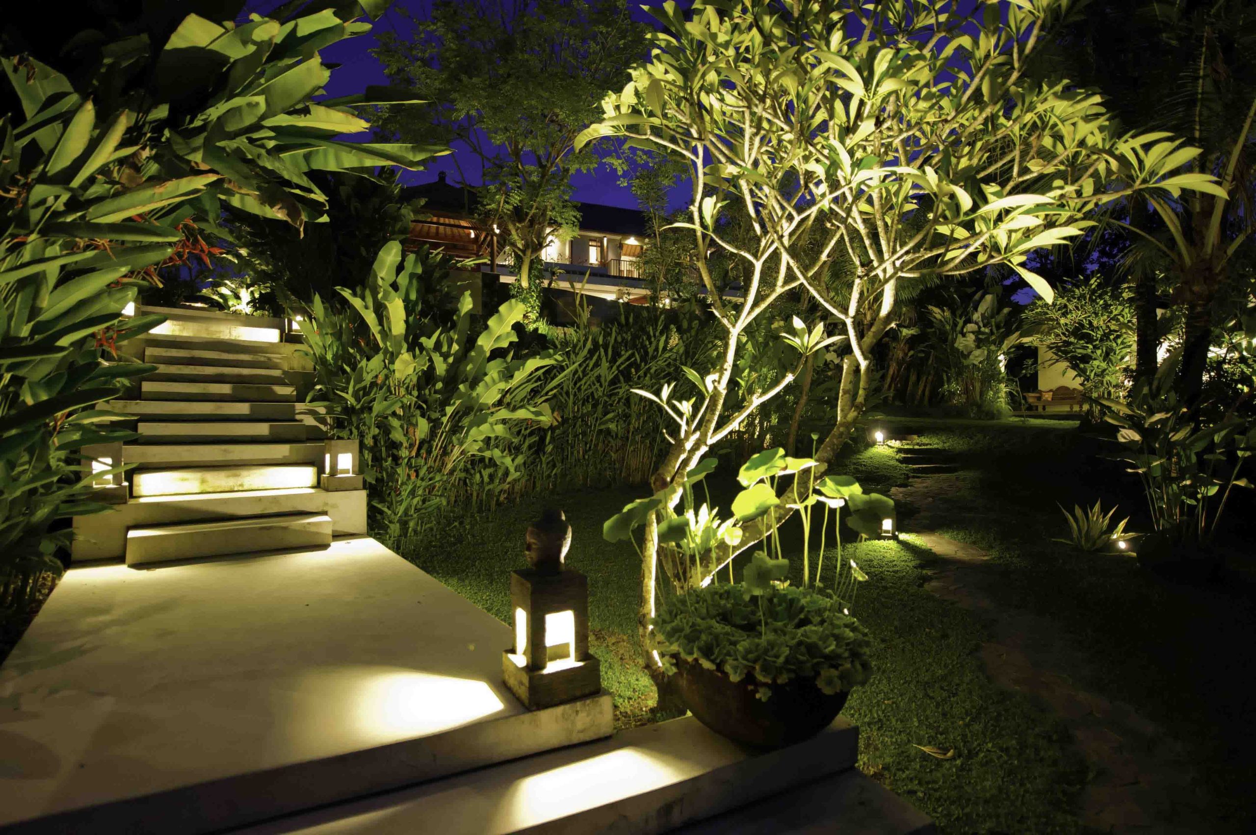 Tipos de iluminação para valorizar o seu jardim à noite; fizemos esses ajustes e TRANSFORMAMOS nosso jardim