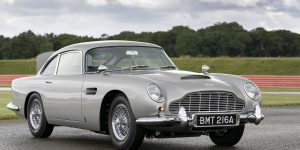 Aston Martin DB5 figura entre os carros clássicos mais icônicos