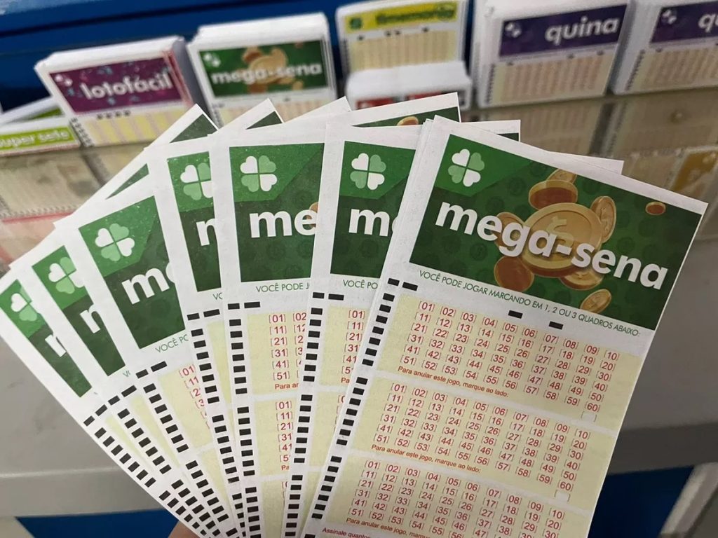 Como funciona o prêmio acumulado da Mega-Sena? Explicamos!