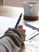 Concurso UNESP 2023 tem salários de mais de R$ 8 mil; inscrições estão chegando ao fim (Imagem: Unseen Studio/ Unsplash)