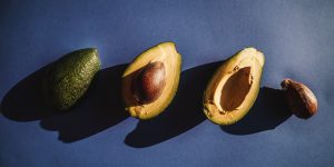 5 maneiras de APROVEITAR o Caroço do Abacate