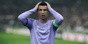 CR7 choca torcedores árabes com gesto obsceno relembre 3 polêmicas do craque português.jpg