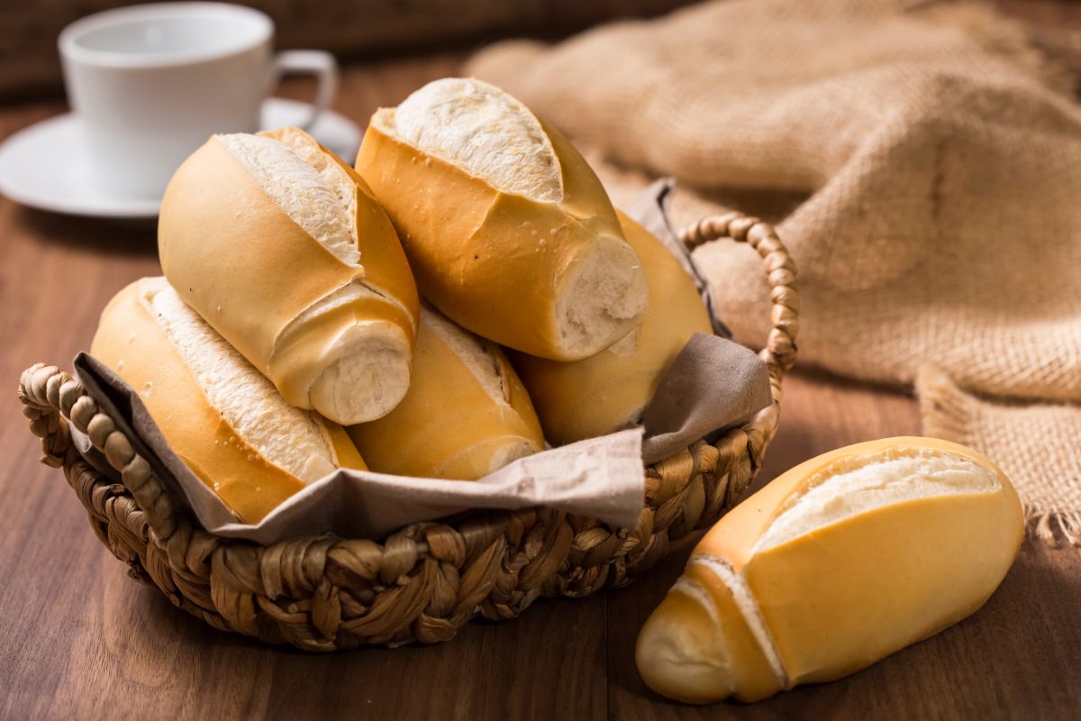 POR QUE é inteligente congelar o pão francês? Dica vai te fazer economizar MUITO