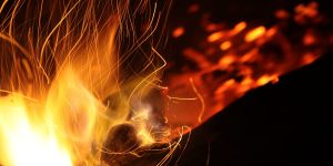 O que significa sentir cheiro de queimado do nada? Significado espiritual revelado