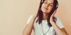 Como ganhar dinheiro ouvindo música: aplicativos que pagam de verdade