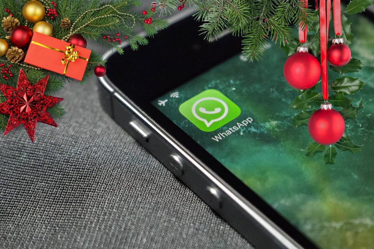 Enviar mensagem de natal pelo Whatsapp; utilize o celular para desejar feliz natal para amigos e familiares